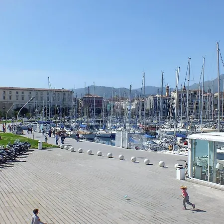 Apartamento In With 2 Bedrooms And Wifi